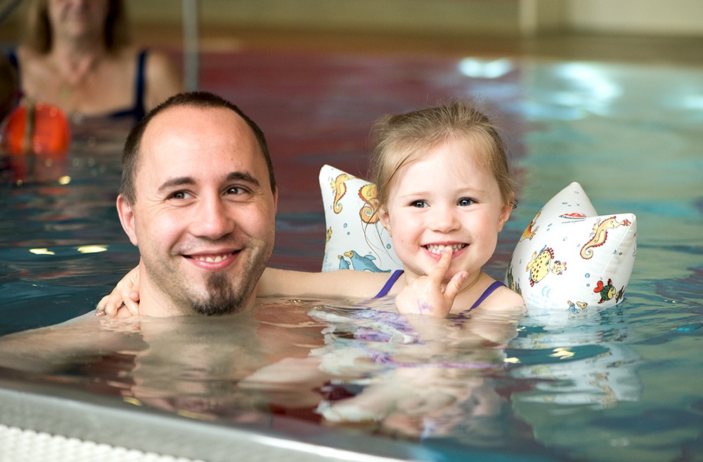 eltern-kind-schwimmen-2 Kleinkinderschwimmen, Schwimmkurs für Kleinkinder