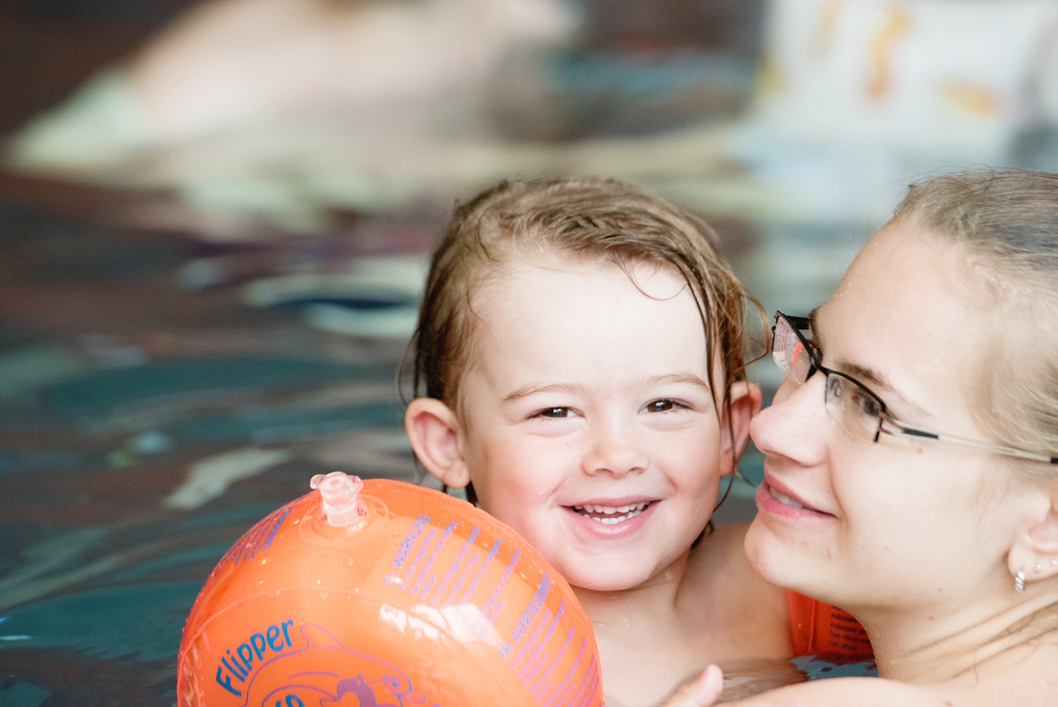 Eltern-Kind-Schwimmen-2 Schwimmschule Schwimmkurs für Kinder mit Elternbegleitung